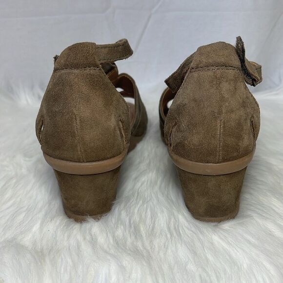 Earth Curvet Khaki Suede Wedge Sandals Sz 8.5 - Picture 4 of 7